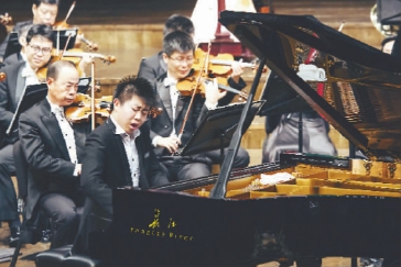 “一个钢琴演奏者不能只为世俗成功去弹奏”——记第四届深圳国际钢琴协奏曲音乐周