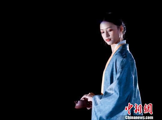 “一带一路”紫玉金砂国礼紫砂艺术巡展北京启动